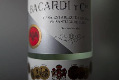 Une bouteille de Bacardi en édition limitée