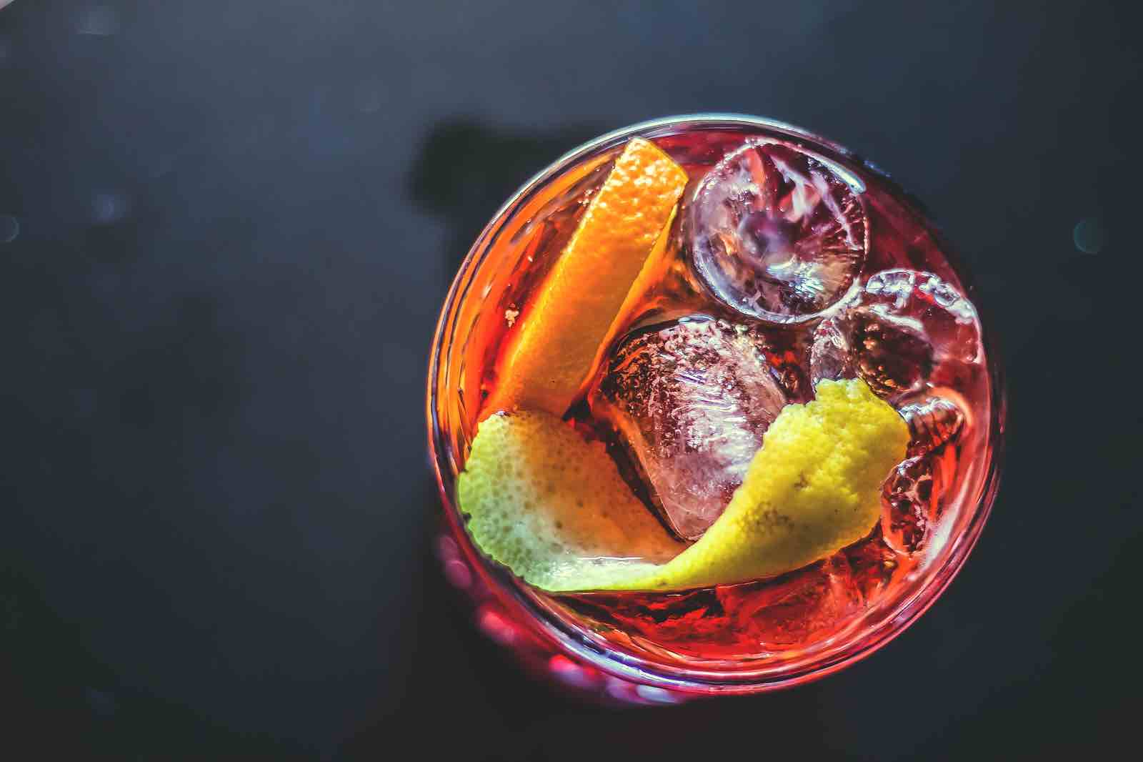 Un Americano, un cocktail à base de vermouth, campari et soda
