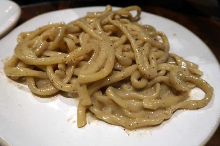 Des spaghettoni cacio e pepe